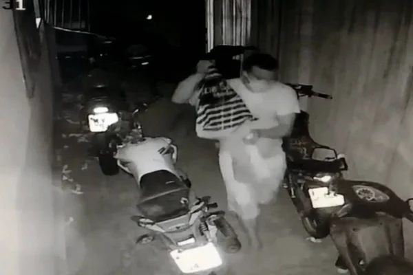 Homem rouba submetralhadora em delegacia de Maceió