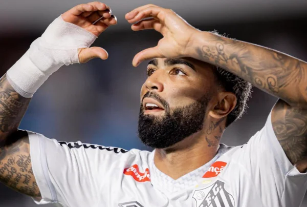 Gabigol faz dois, Neymar retorna, Santos goleia e avança no Paulista