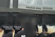 Pai de 31 anos é preso por estuprar filha de 12 anos na casa dele Pai de 31 anos é preso por estuprar filha de 12 anos na casa dele