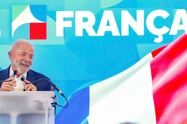 Lula diz que franceses investirão R$ 100 bilhões no Brasil até 2030