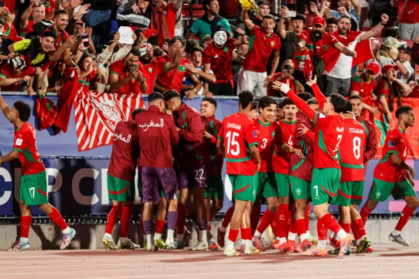 Jogadores de Marrocos comemorando gol diante da Argentina no Mundial Sub-20