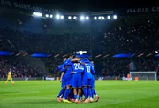 Seleção francesa comemorando gol diante da Ucrânia nas Eliminatórias da Copa do Mundo