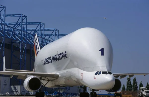 Veja o voo inaugural do Beluga, o avião “baleia”