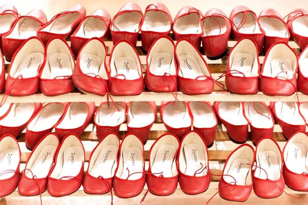 Lucia Bartholomei, da Repetto, fala sobre o luxo da marca francesa
