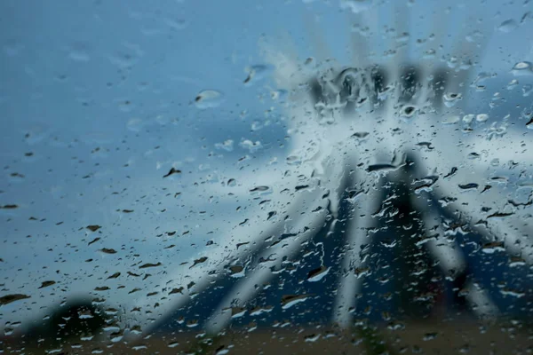 Chuva em frente à Catedral