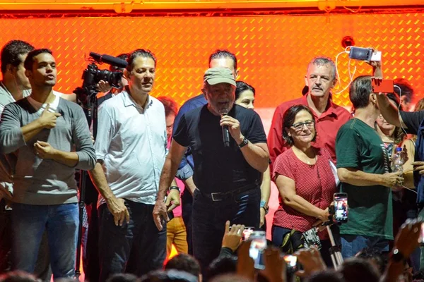 Lula sobe o tom durante ato em Chapecó: “A gente vai dar é porrada”