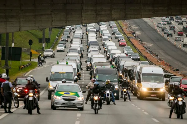 Gilmar Mendes defende censura da greve de caminhoneiros