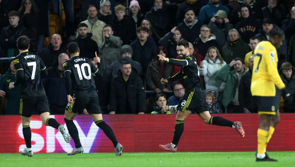 Bruno Fernandes e demais jogadores do Manchester United comemorando gol