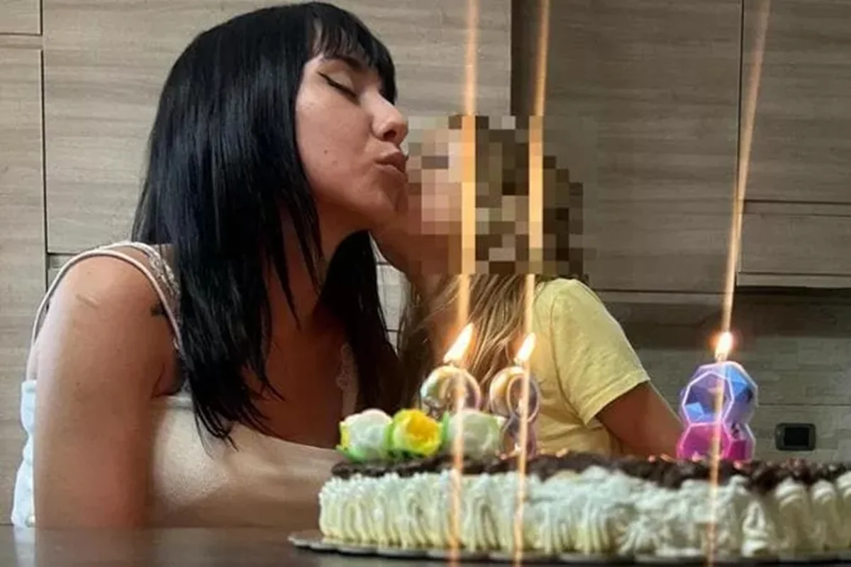 Mulher de 28 anos morre após se engasgar com fatia de bacon na Itália - imagem 2 Mulher de 28 anos morre após se engasgar com fatia de bacon na Itália - imagem 2