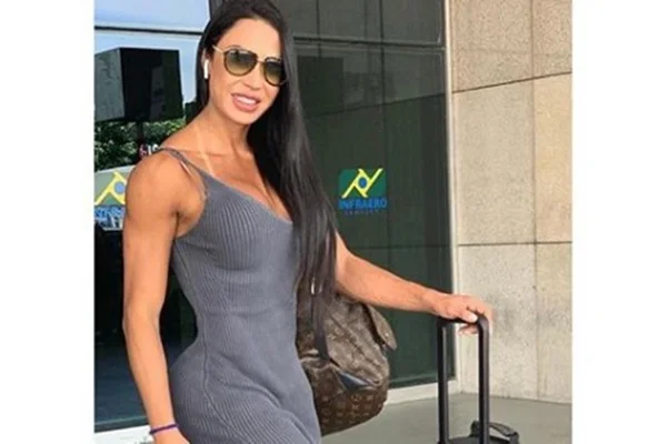 Gracyanne Barbosa choca seguidores ao fazer exercício de alongamento