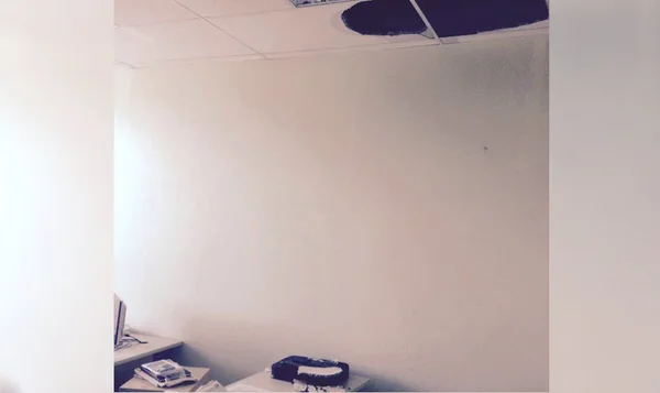 Acidente na DP. Forro de parte do teto da 5ª Delegacia de Polícia despenca