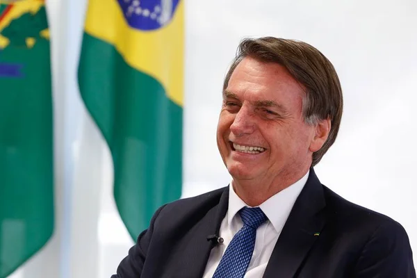 Bolsonaro sobre Chile: “Fazem bagunça lá, damos pau neles aqui”