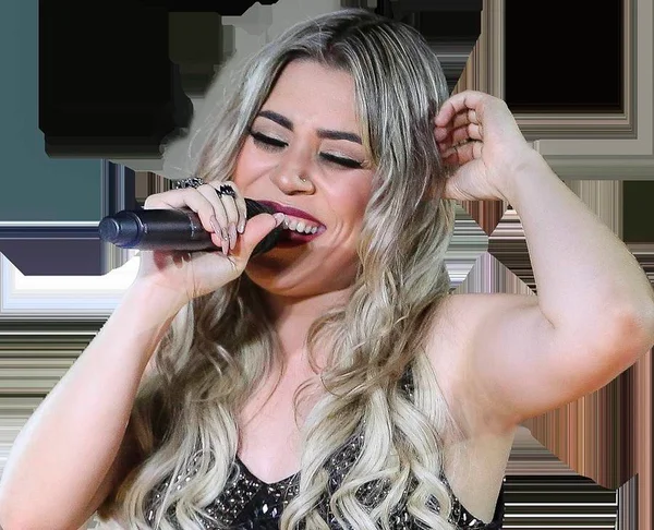 Naiara Azevedo conta que teve “ajuda” de porteiro para flagrar traição