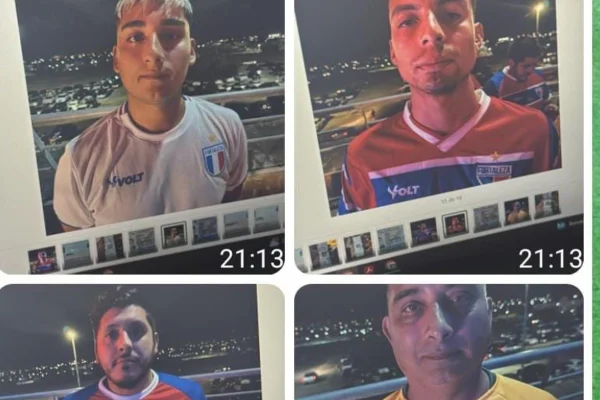 Imagem colorida de torcedores do Colo Colo - Metrópoles