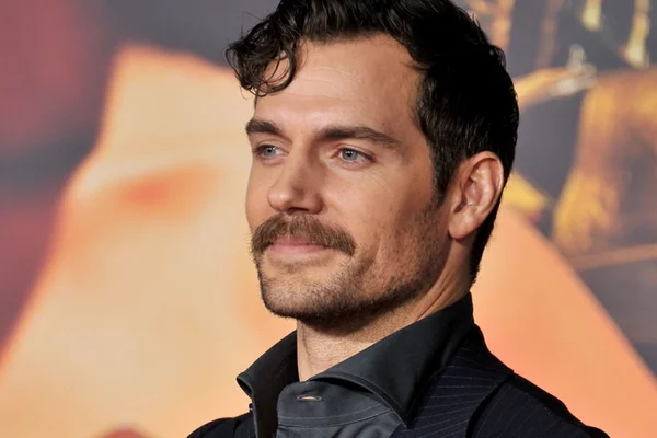 Henry Cavill revela ter medo de ser chamado de estuprador ao flertar