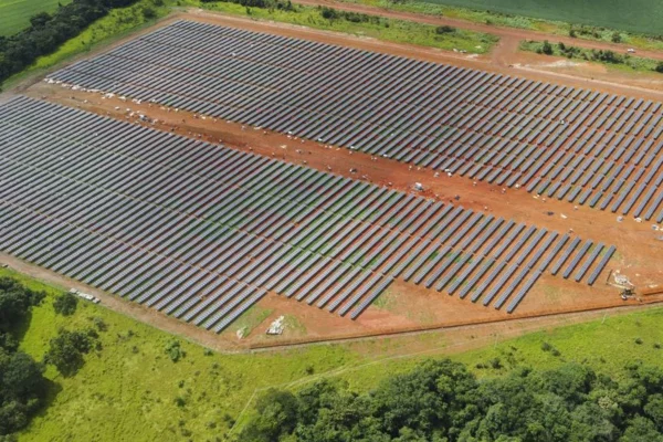 Concessionária cobra R$ 15 milhões da Vivo por “gato” de energia solar