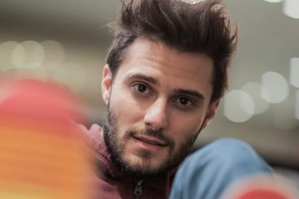 Hugo Bonemer curte cachoeira com primas, filhas gêmeas de Fátima Bernardes