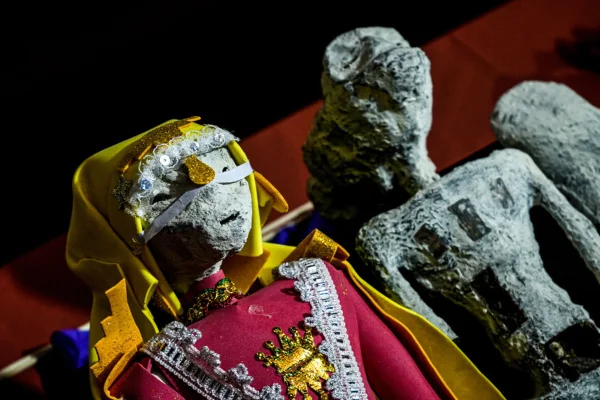 Imagem colorida de supostas múmias extraterrestres do Peru - Metrópoles
