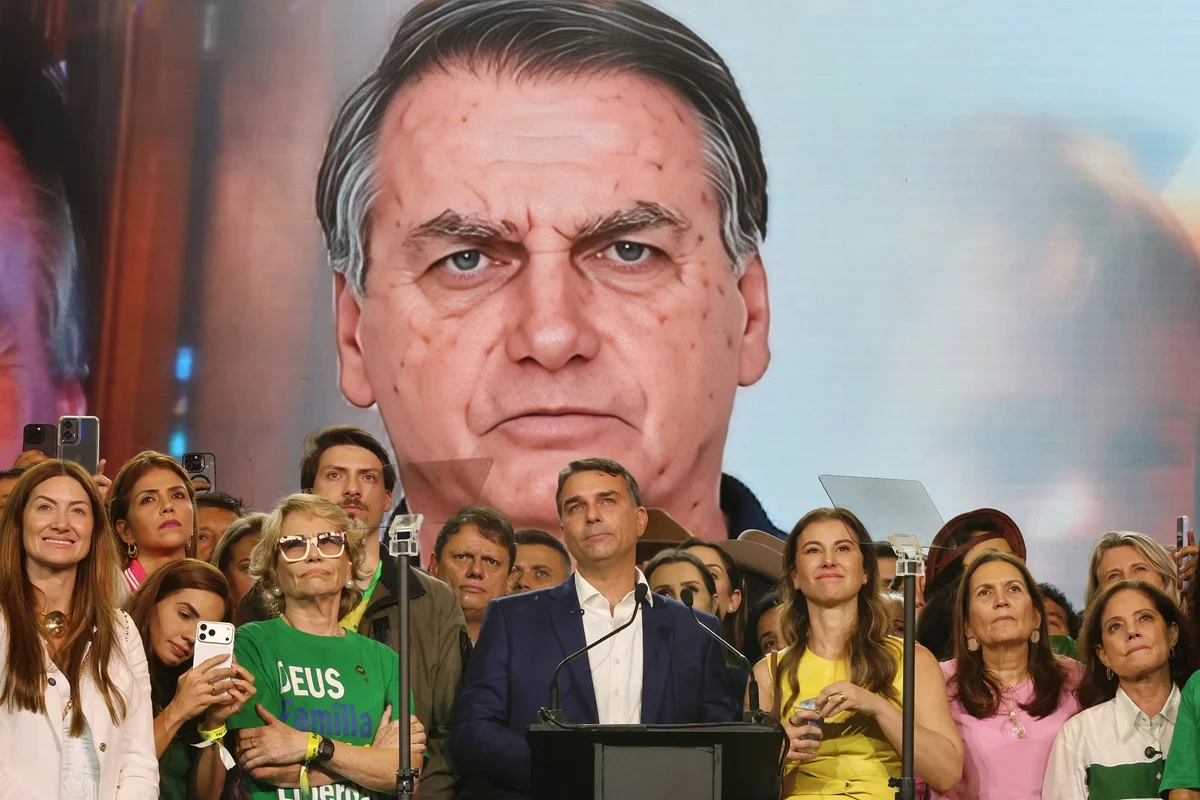 Centrão trava alianças de Flávio, que aposta em base bolsonarista