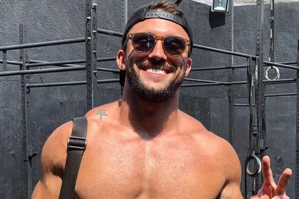 BBB21. Arthur sobre tamanho do seu pênis: “Só é grande quando precisa”