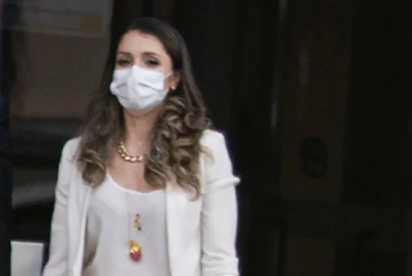 Ex-estagiária de Lewandowski, Tatiana Garcia Bressan em frente a Policia Federal. Ela é apontada como informante de blogueiro bolsonarista e foi alvo de operação da PF