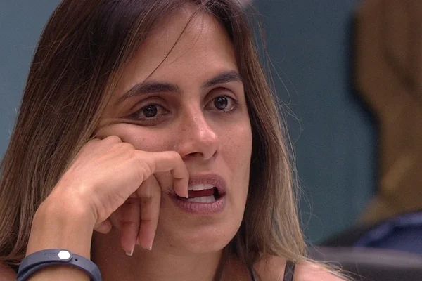 Saiba por que Carol Peixinho “esconde” comida no BBB19