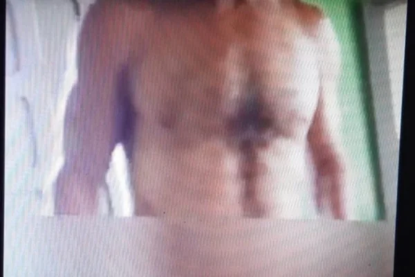 Homem é preso ao obrigar filho a gravar vídeo dele pelado com crianças