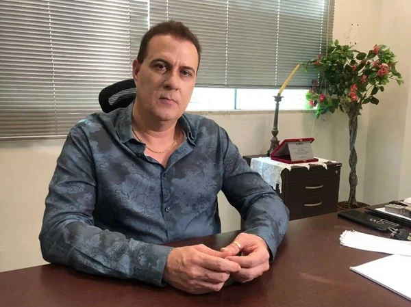 Imagem colorida mostra promotor do Acre - Metrópoles