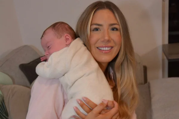 Grace Bell e seu filho Hugo