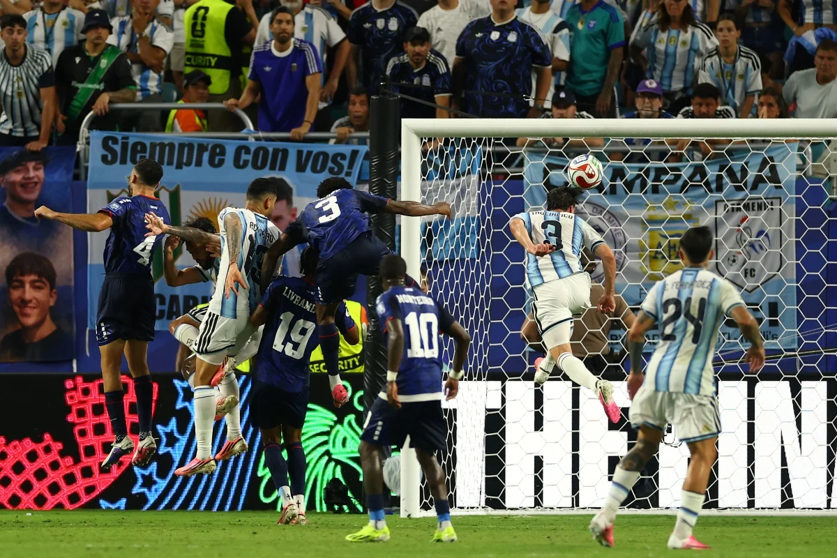 Romero marcou de cabeça o gol da vitória da Argentina sobre Cabo Verde Romero marcou de cabeça o gol da vitória da Argentina sobre Cabo Verde