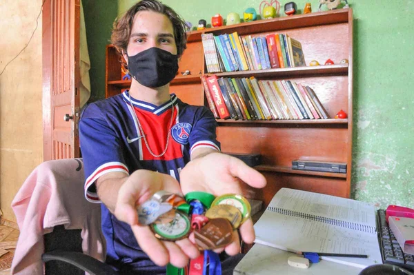 Aluno de escola pública no DF ingressa na UnB com 16 anos