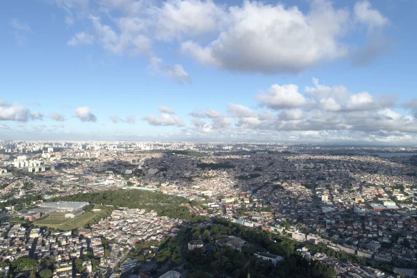 Imagem aérea do bairro Capão Redondo, na zona sul de São Paulo, mostra parque Santo Dias, represa Guarapiranga e as regiões de M'Boi Mirim, Socorro e Interlagos - Metrópoles