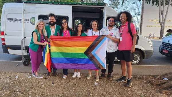 Cartilha da DPDF orienta pessoas trans quanto à retificação de nome e gênero