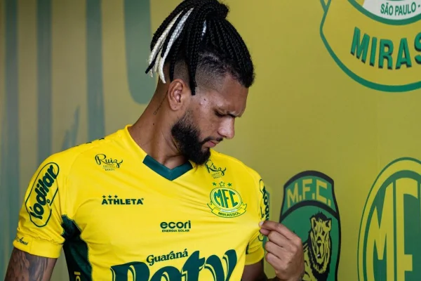 Mirassol contrata zagueiro com passagens por Grêmio, Cruzeiro e EUA