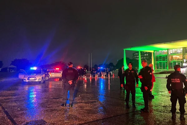 Imagem colorida da Praça dos Três POoderes
