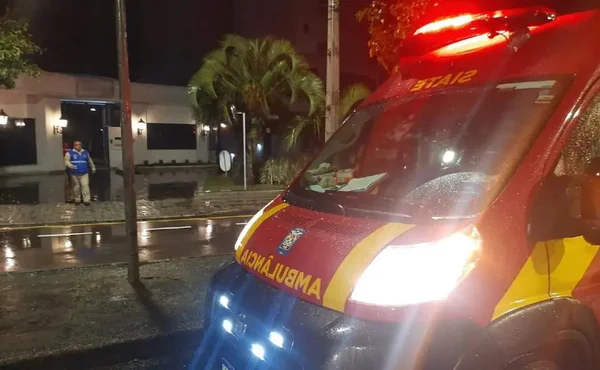 Andarilho é esfaqueado, pede socorro em condomínio, mas morre no PR