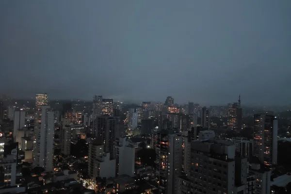 Imagem colorida da cidade de SP; frente fria provoca alerta para chuvas intensas - Metrópoles