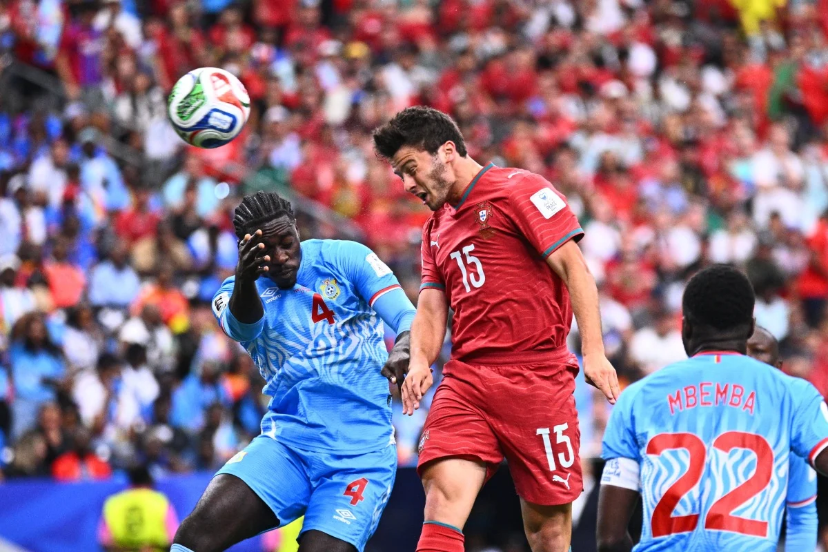 João Neves cabeceando para o gol João Neves cabeceando para o gol