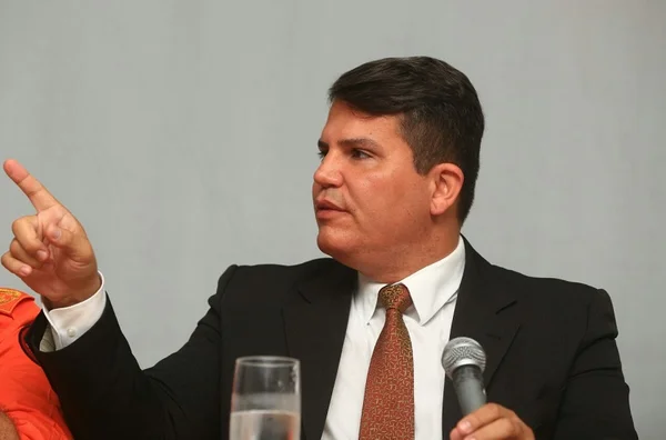 Secretário de Saúde Fábio Gondim tenta incrementar seu já saudável salário de R$ 30 mil com jeton de R$ 8 mil do BRB