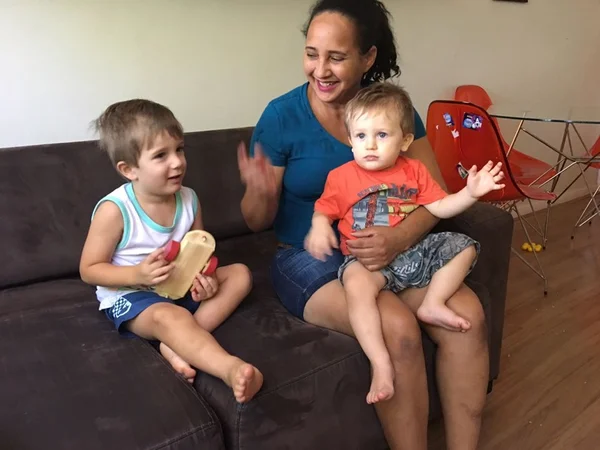 Ouvindo histórias de domésticas, vi como sou uma mãe privilegiada
