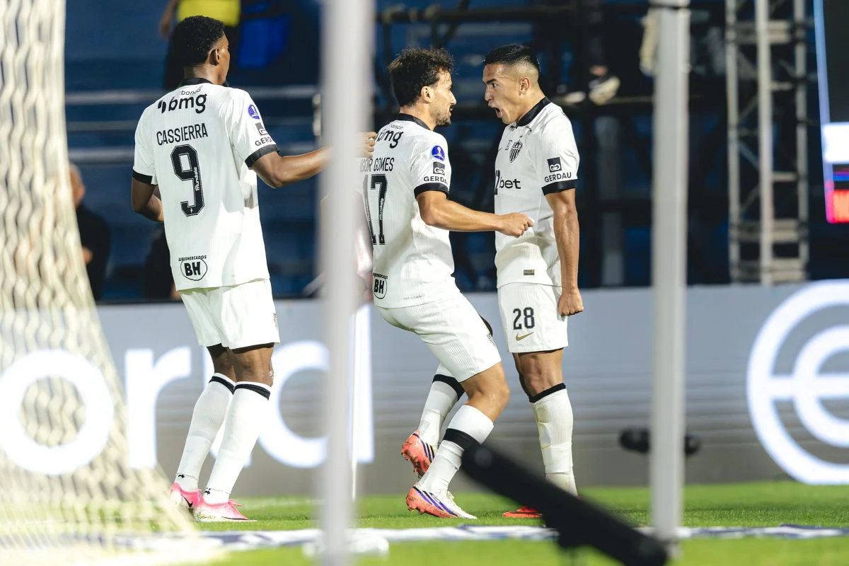 Atlético vence Bragantino e abre vantagem nas oitavas da Sul-Americana
