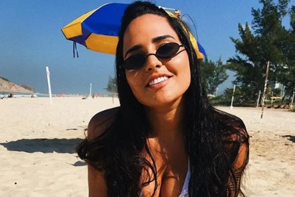 Perlla decide fazer lipoaspiração após se separar do marido