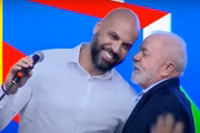O presidente Lula (PT) e o prefeito de Osasco Gerson Pessoa (Podemos) em anúncio de obras na periferia