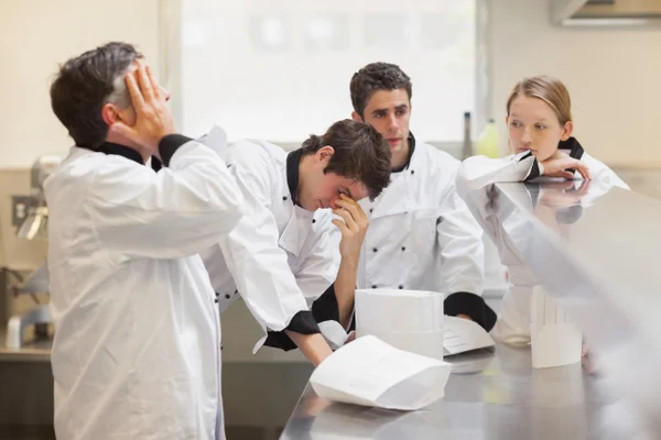 Artigo: precisamos falar da saúde mental dos cozinheiros