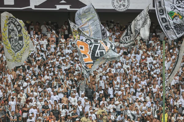 Imagem colorida da torcida do Atlético-M