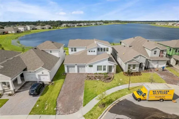 Foto colorida de casa em Orlando, na Flórida - Metrópoles