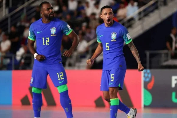 Brasil atropela Croácia e avança de fase na Copa do Mundo de Futsal