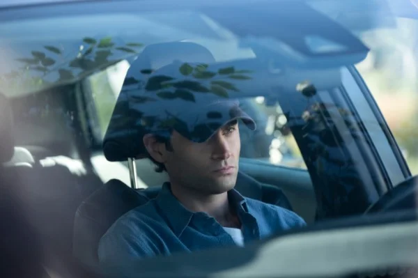 Ator de You fala sobre como é gravar cenas de masturbação em série da Netflix