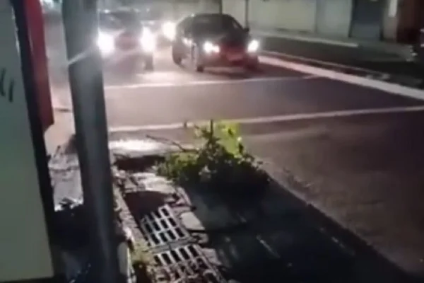 Imagem colorida, Homem cai em buraco e fica gravemente ferido - Metrópoles
