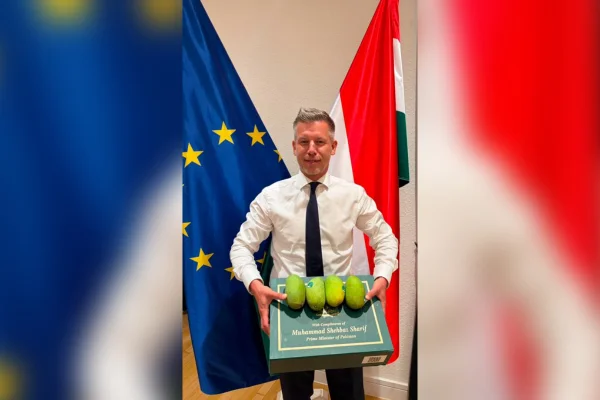 Premier da Hungria ganha mangas de presente e solta indireta a Erdogan
